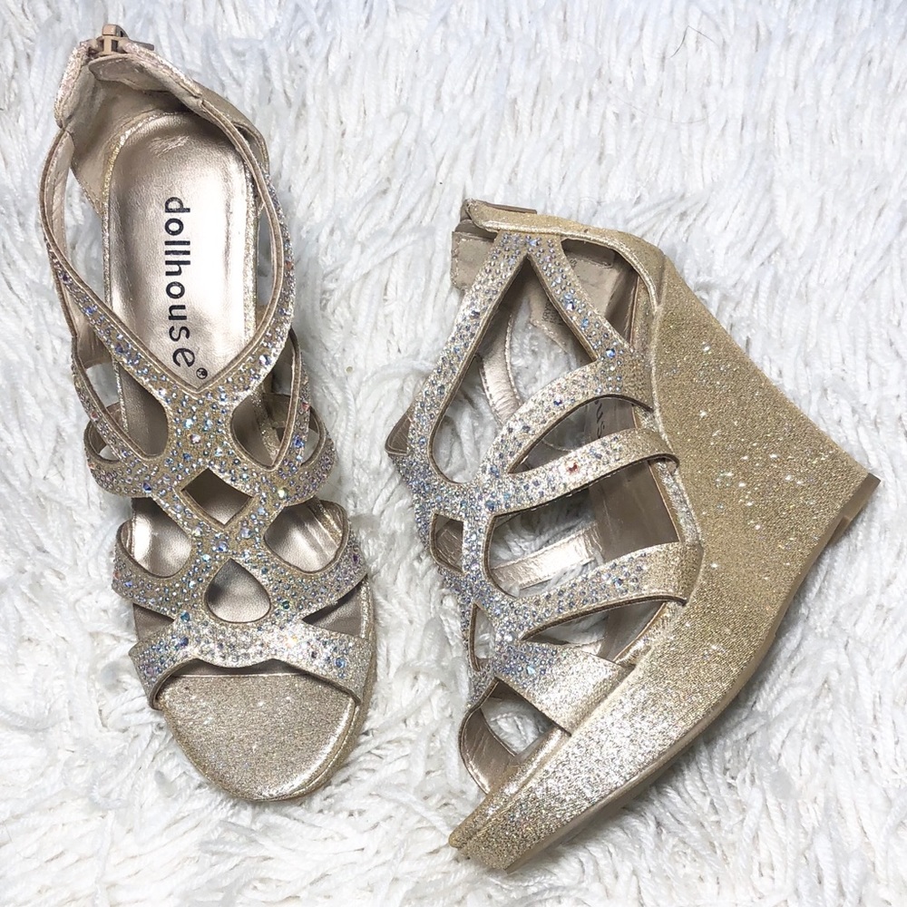Brand NEW! Dollhouse Sparkly Gold Wedges Size 5.5